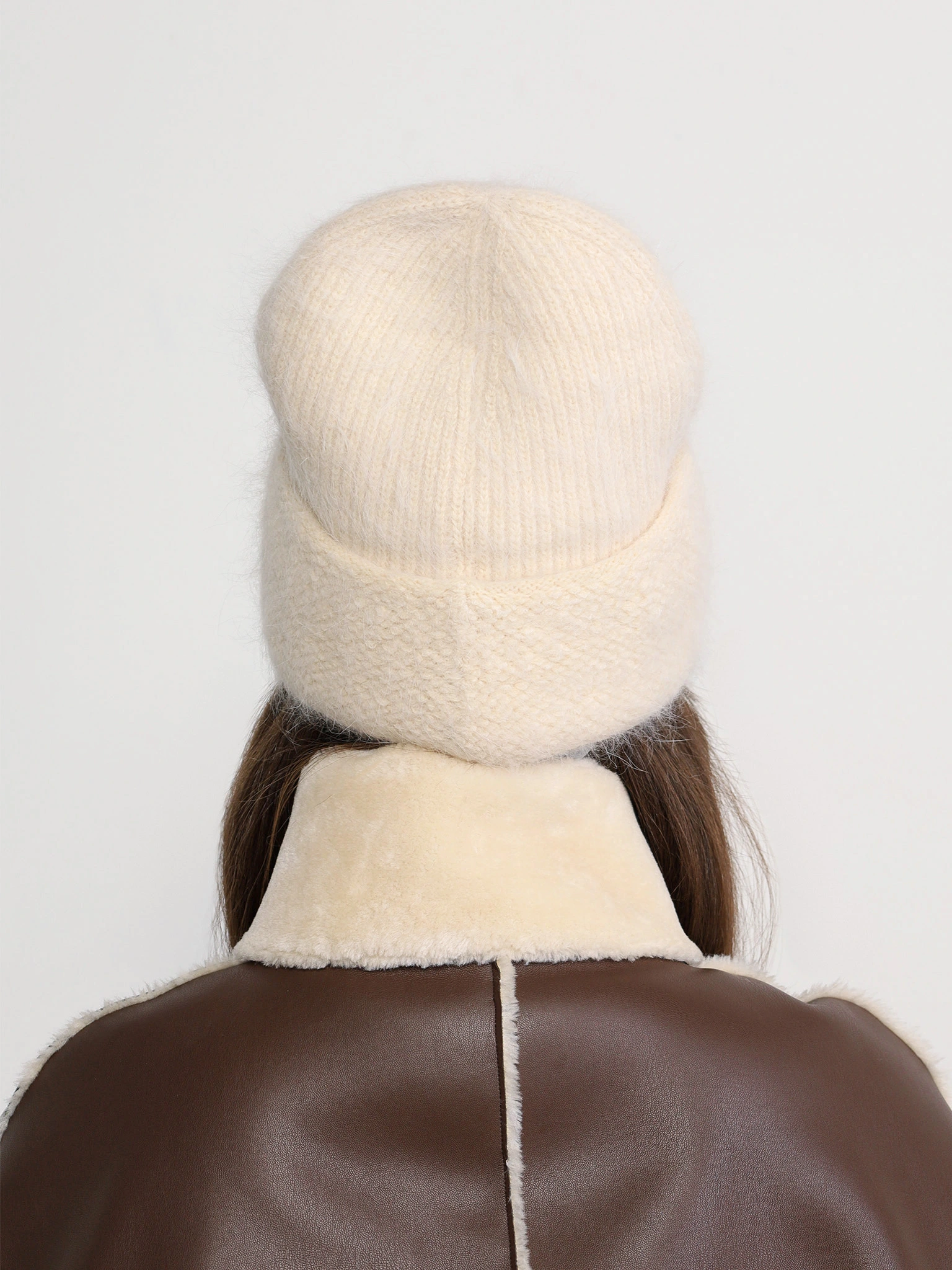 Шапка-бини из ангоры и нейлона с отворотом в ассортименте